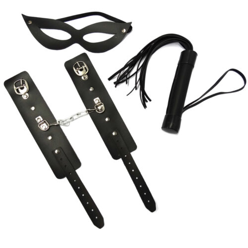 DX576_1 Kit Bracelete, Tiazinha e Chicote Preto Dominatrixxx