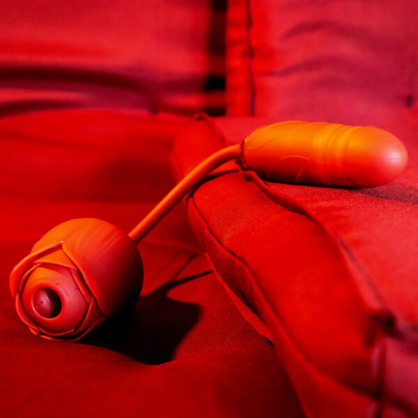 K7633-Vermelho_5 Sophie Vibrador Vermelho Formato de Rosa com 7 Modos de Vibração, Vai e Vem e Pulsação Sexy Import