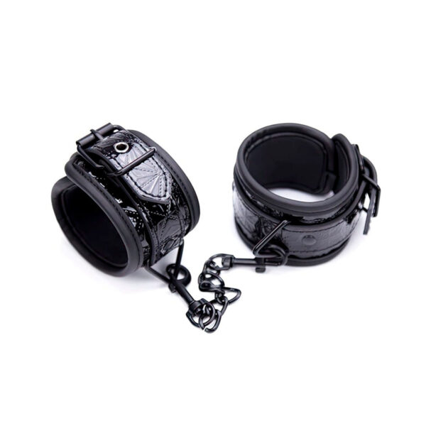 Luxury Fetish Algema em Vinil com Corrente e Fivelas Vip Mix
